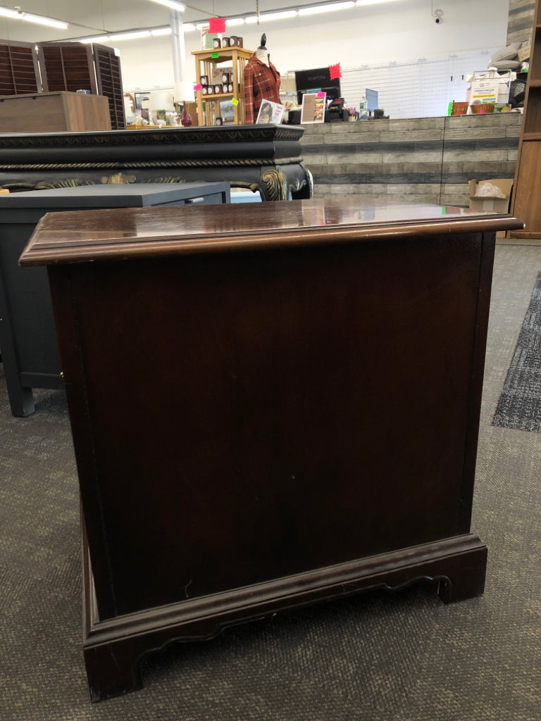 SMALL DARK WOOD 4 DRAWER DRESSER/SIDE TABLE DREXEL GOLD HARDWARE.