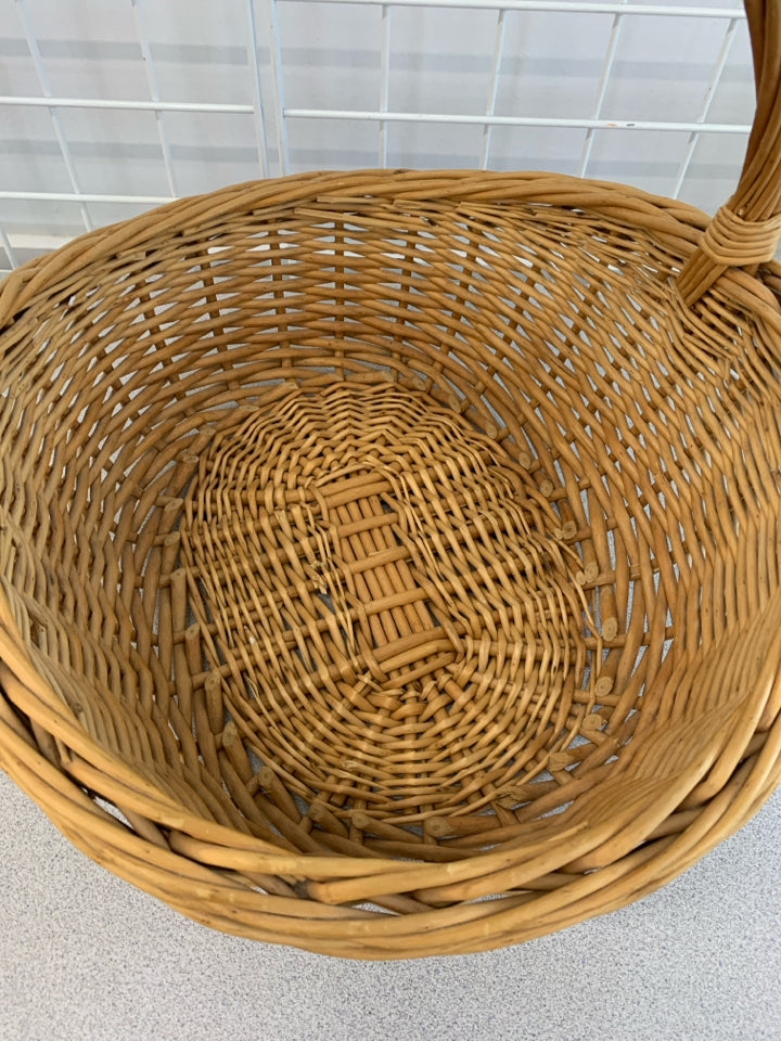 OVAL WICKER BASKET W/LARGE HANDLE.