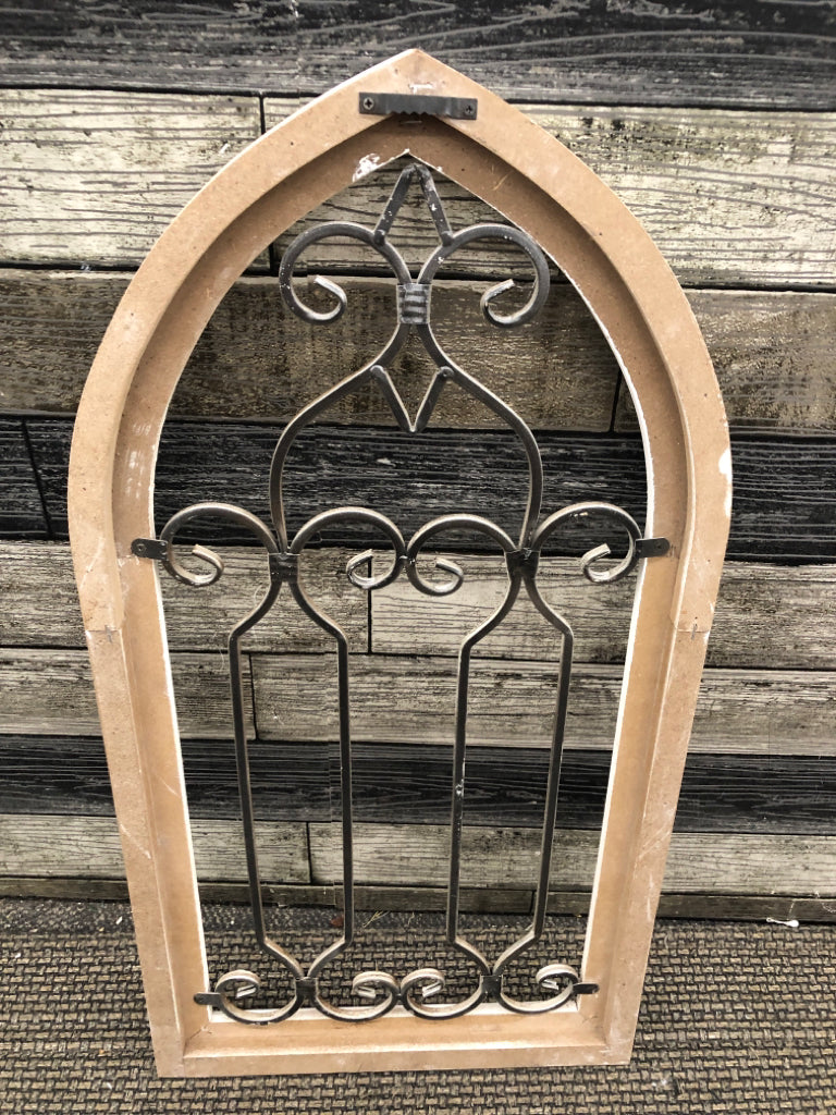 DISTRESSED WHITE ARCH WALL ART W/ METAL CENTER.