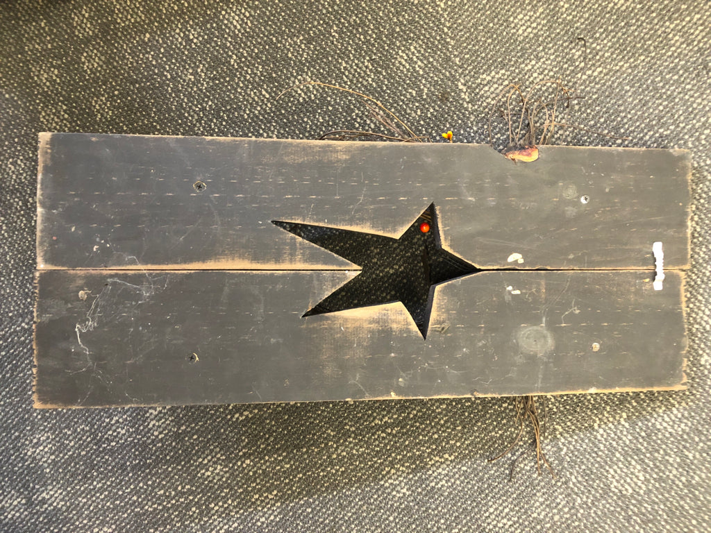 BLACK PRIMITIVE SHELF W TWIG WREATH.