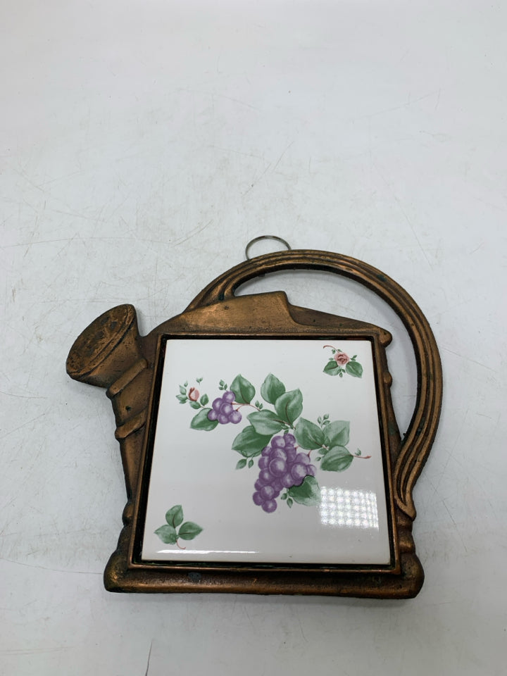 METAL TEAPOT SHAPED CERAMIC CENTER TRIVET.