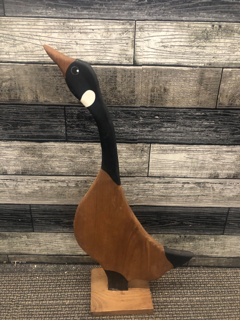 WOOD PRIMITIVE GOOSE.