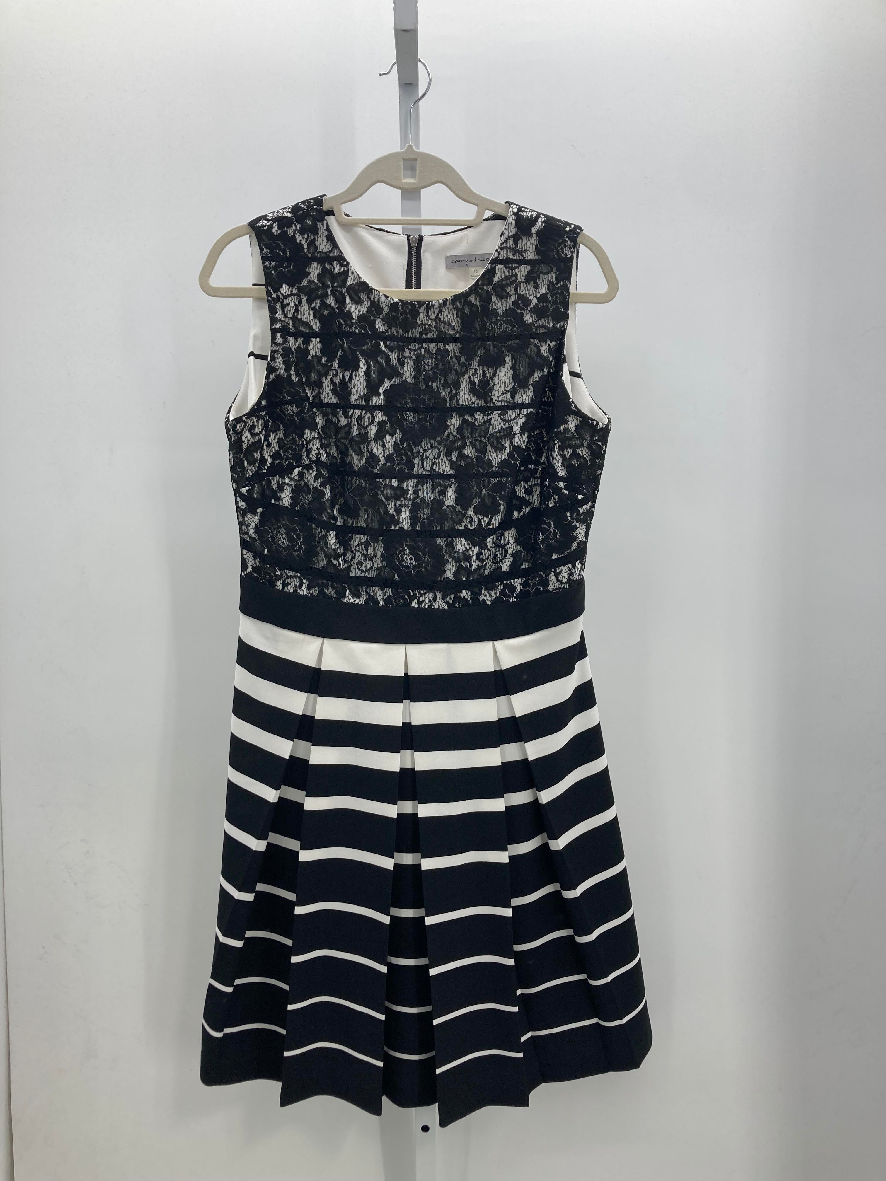 Danny & Nicole Size 12 Misses Sleeveless Dress