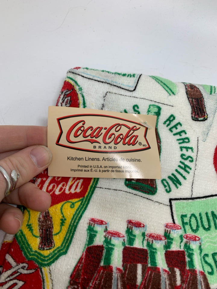 VTG COCA-COLA COLLECTABLE GRAPHIC KITCHEN TOWEL W/ TAG 1999.