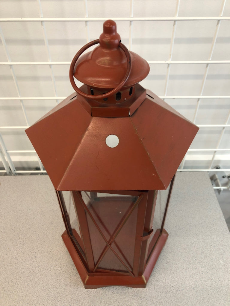 DISTRESSED RED CANDLE LANTERN.