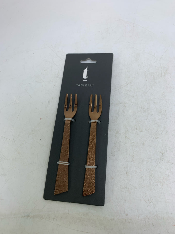 NIP 2 ROSE GOLD METAL APPETIZER FORKS TABLEAU.