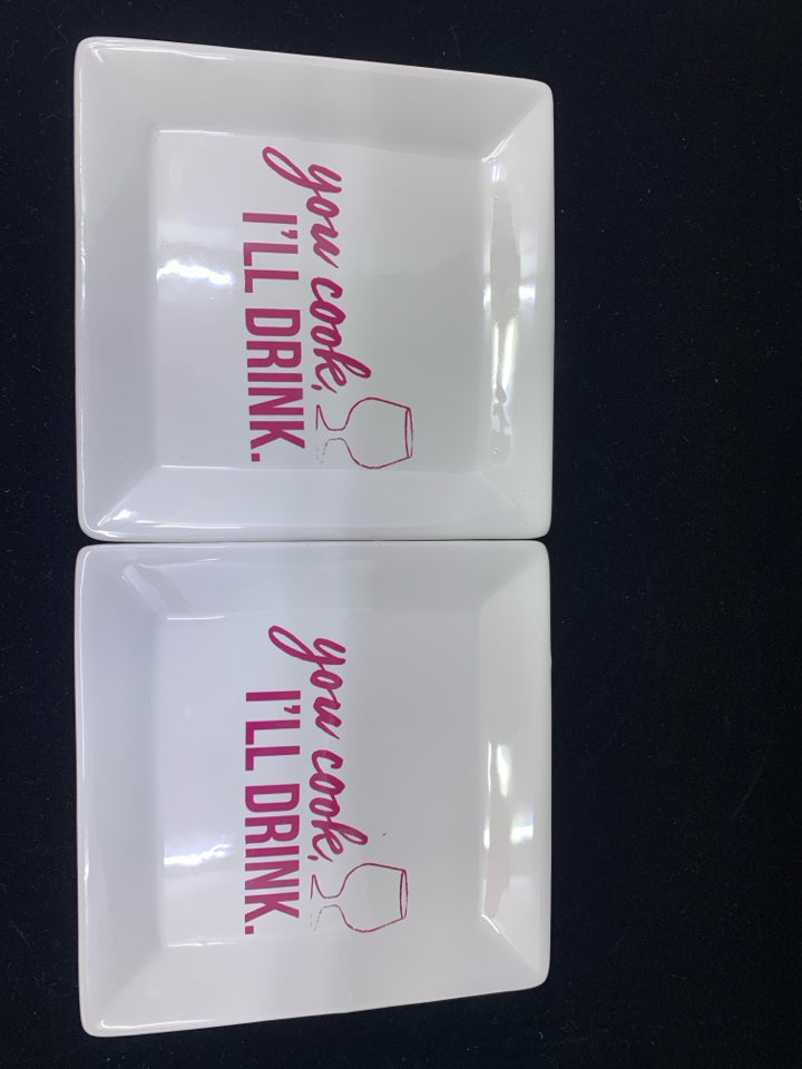 2 -YOU COOK SQUARE PLATES.