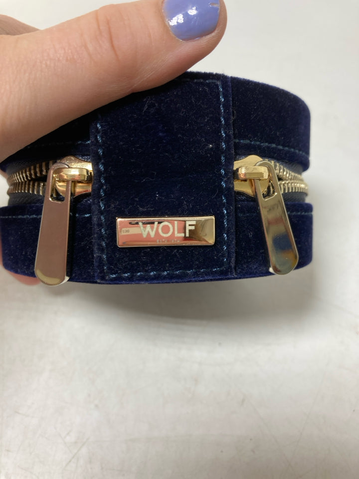 Wolf Zoe Velvet Embroidered Travel Circle Jewelry Case *Minor Pink Marks Inside