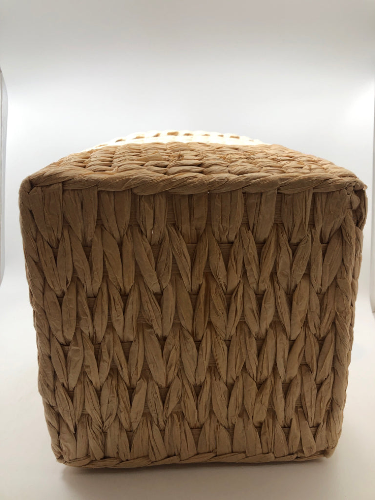 WHITE/TAN WOVEN BASKET.