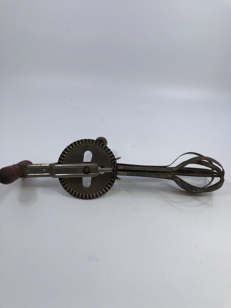VTG MANUAL EGG BEATER W/RED WOODEN HANDLES.