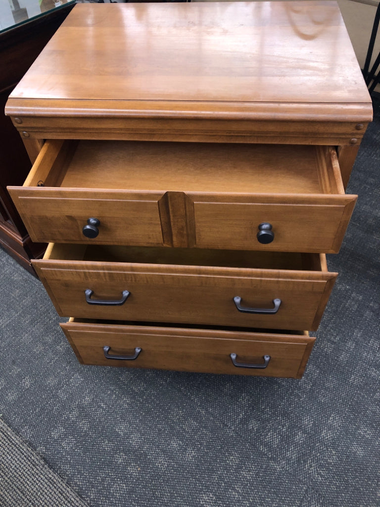 VTG WOOD SIDE TABLE W/3 DRAWERS ON WHEELS.