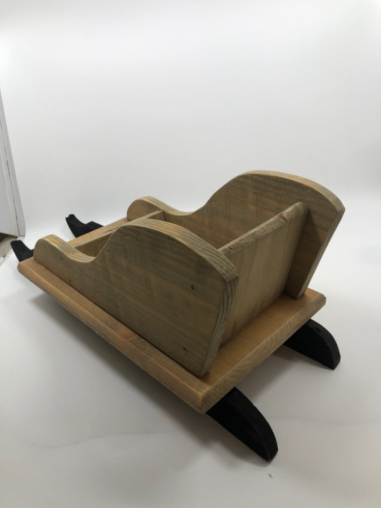 WOODEN SLED DECOR.