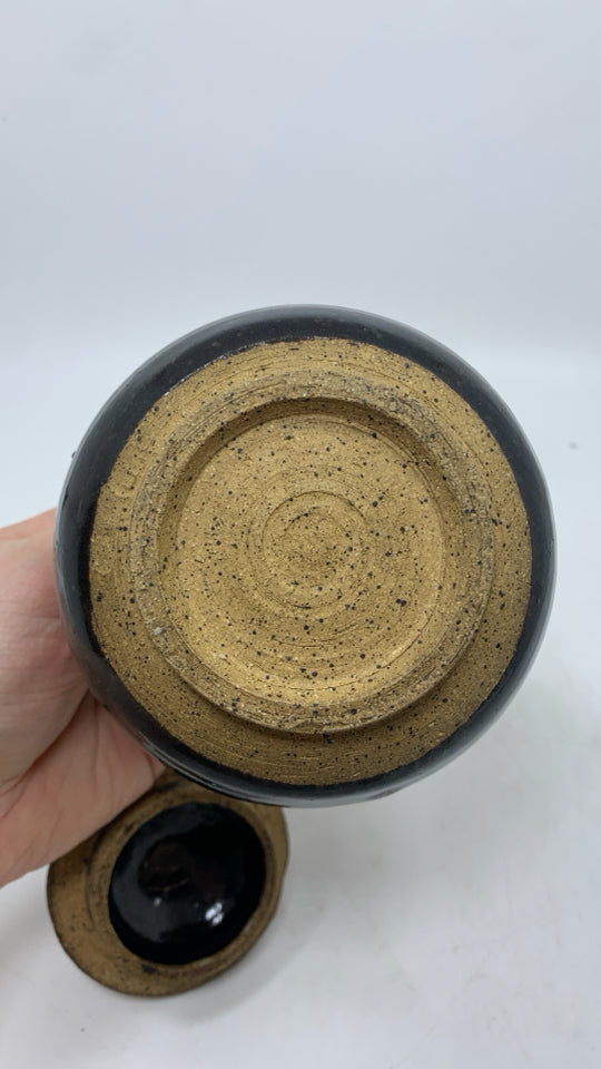 DRK BROWN GLAZED JAR W/DRIP BROWN DRIP GLAZE+LID.