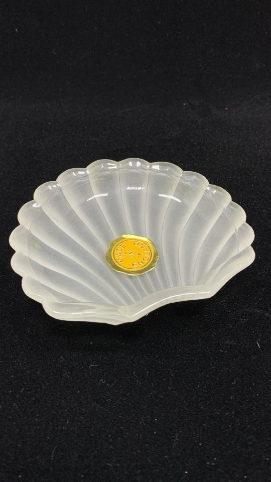 FROSTED GLASS SEA SHELL CATCH-ALL DISH.