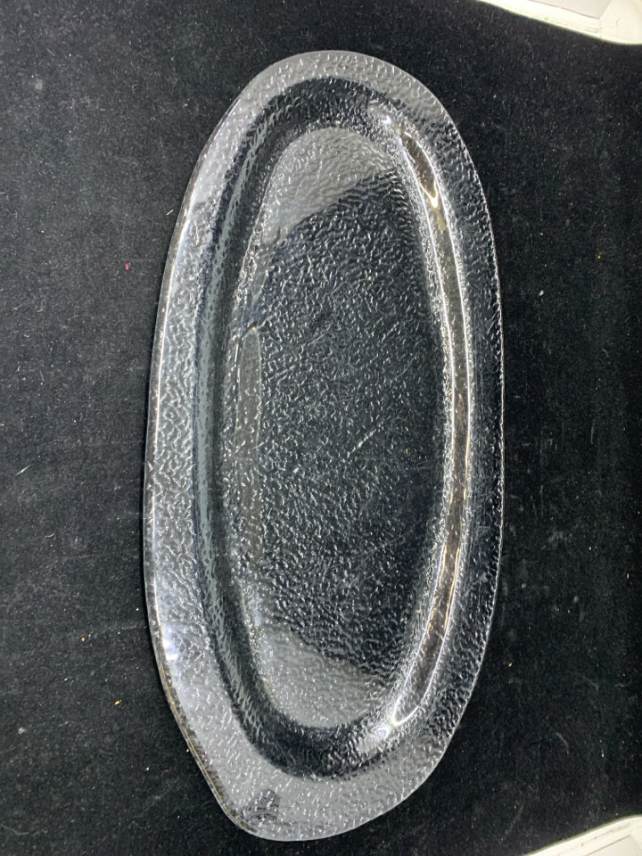 TEXTURED OVAL GLASS PLATE.