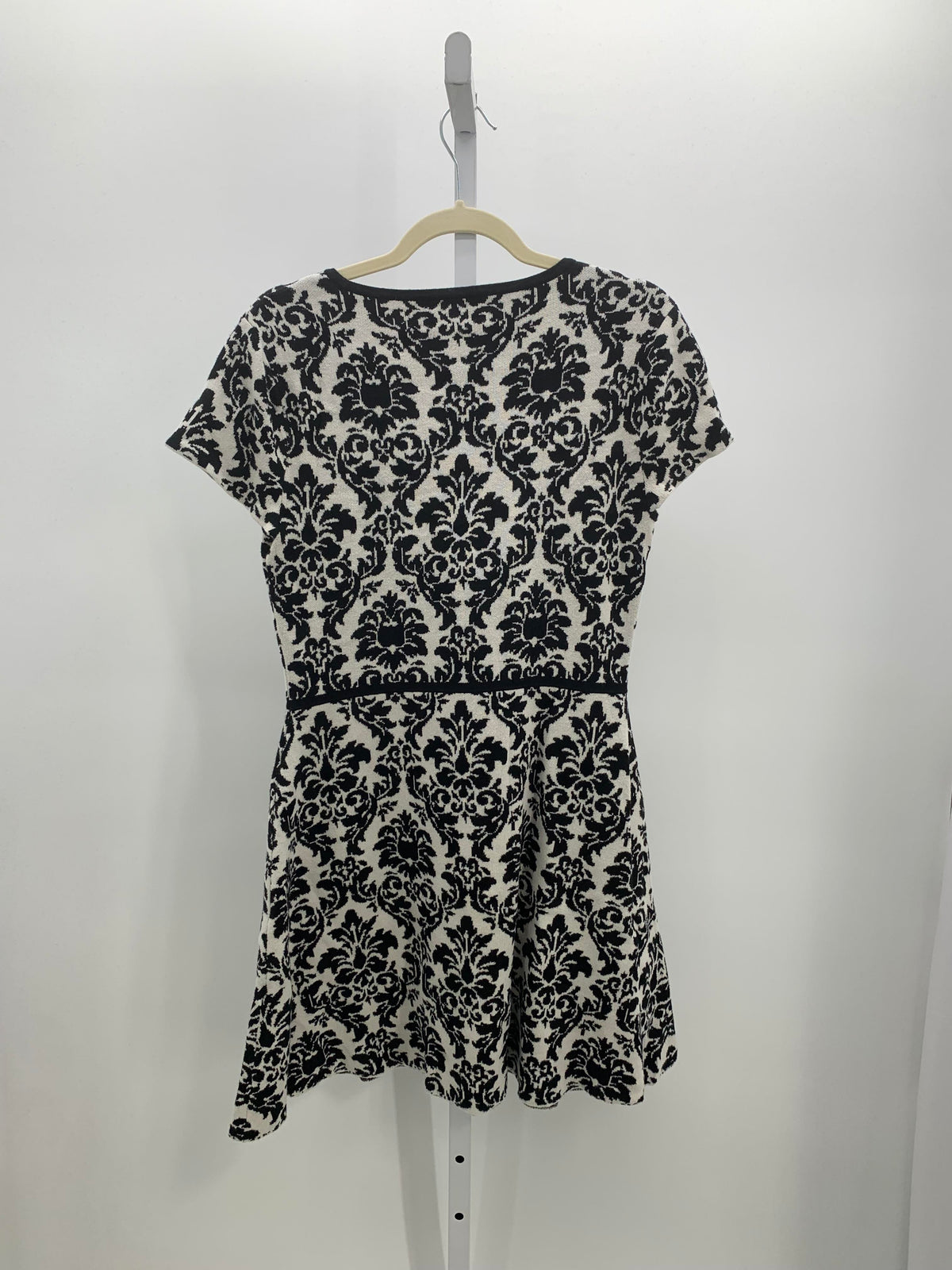 Size Large Misses Short Sleeve Dress
