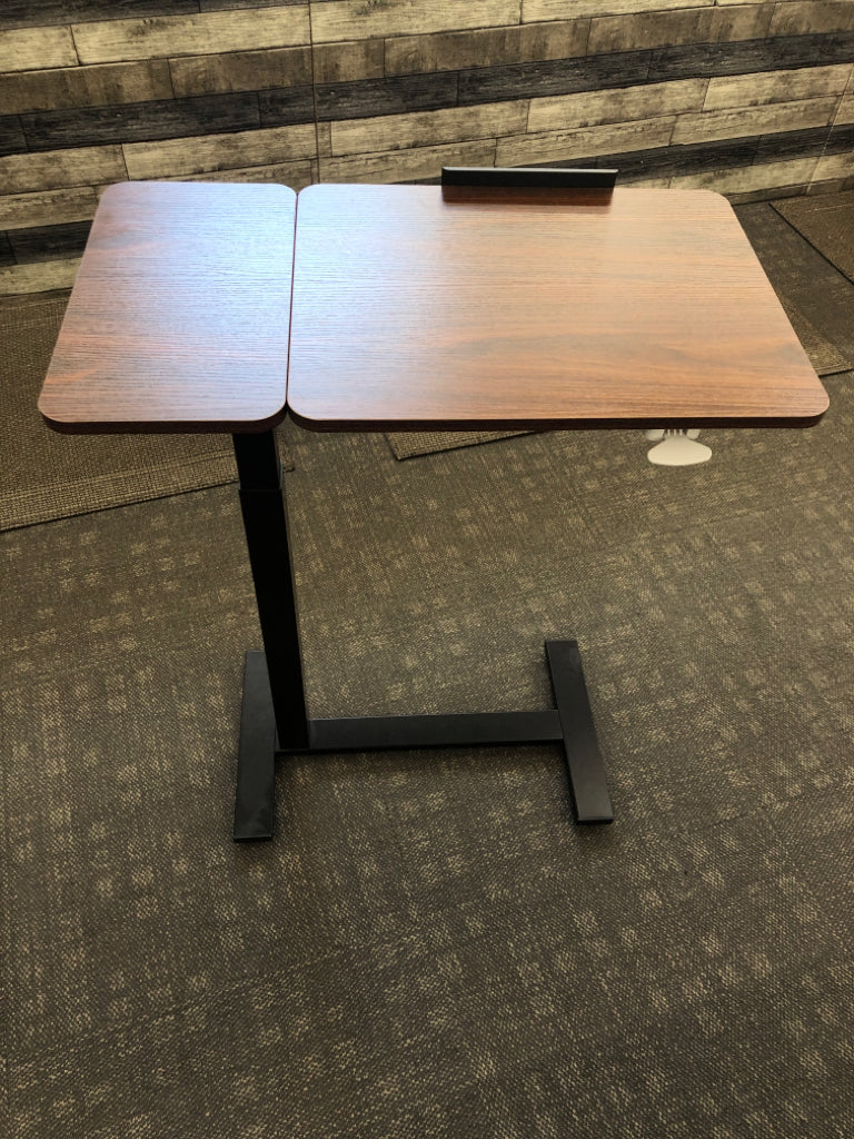 BROWN ADJUSTABLE DESK ON WHEELS.