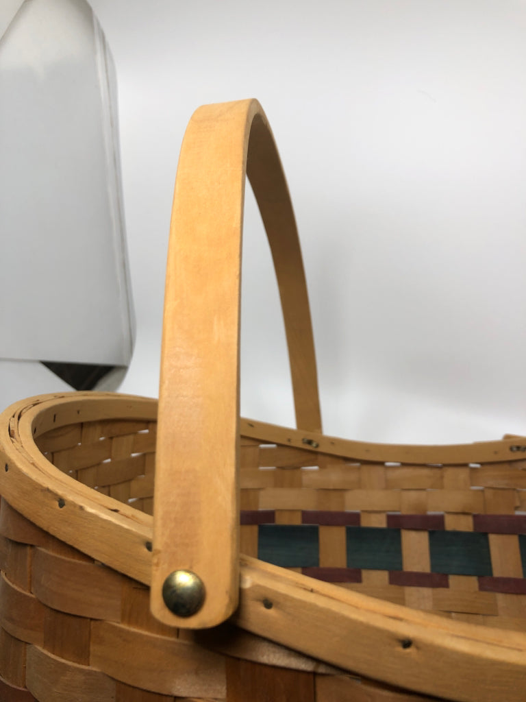 AMERICANA BASKET W/HANDLES.