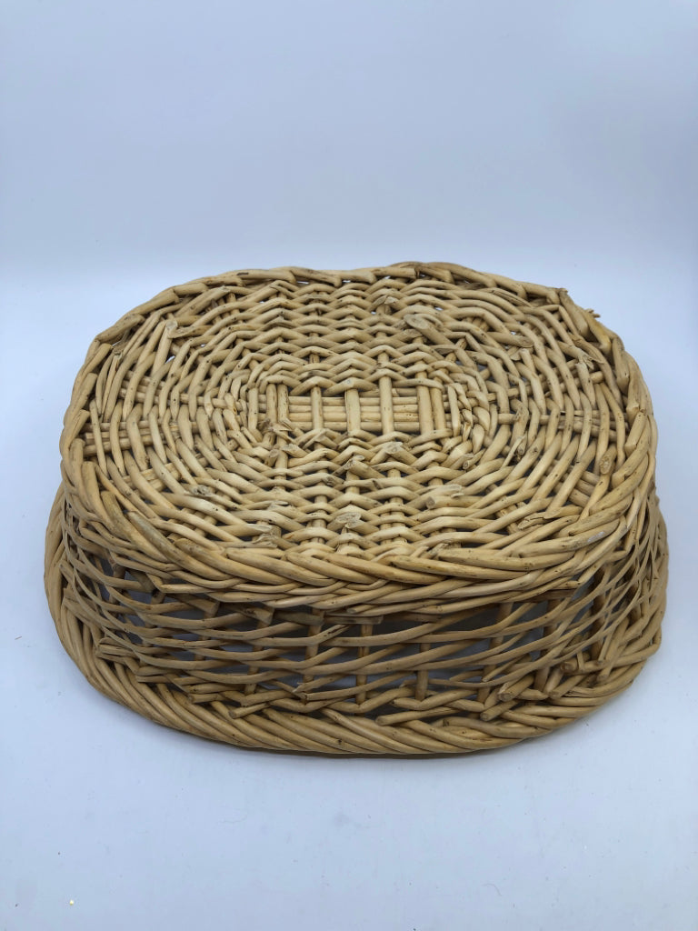OVAL BLONDE WOVEN BASKET TRAY.
