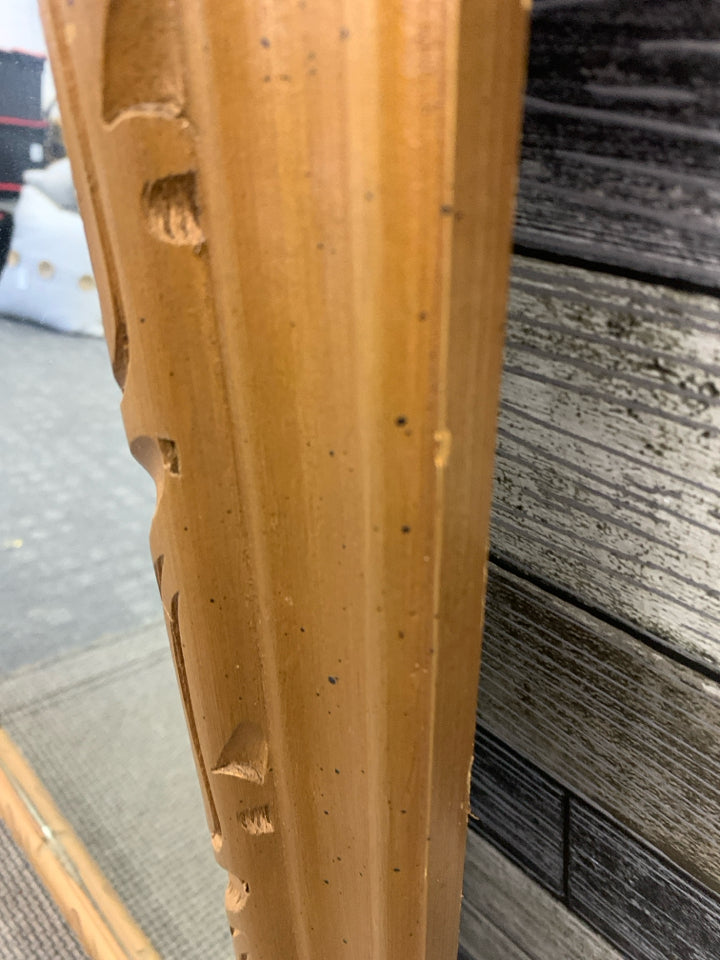 WOOD PAINTED GOLD MIRROR.