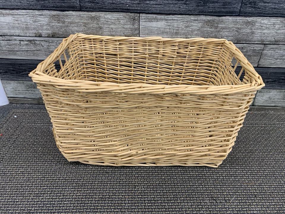 SQUARE WICKER BASKET.