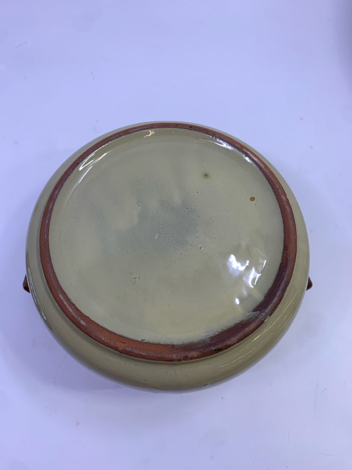 STONEWARE POT CREAM & BROWN W/LID.