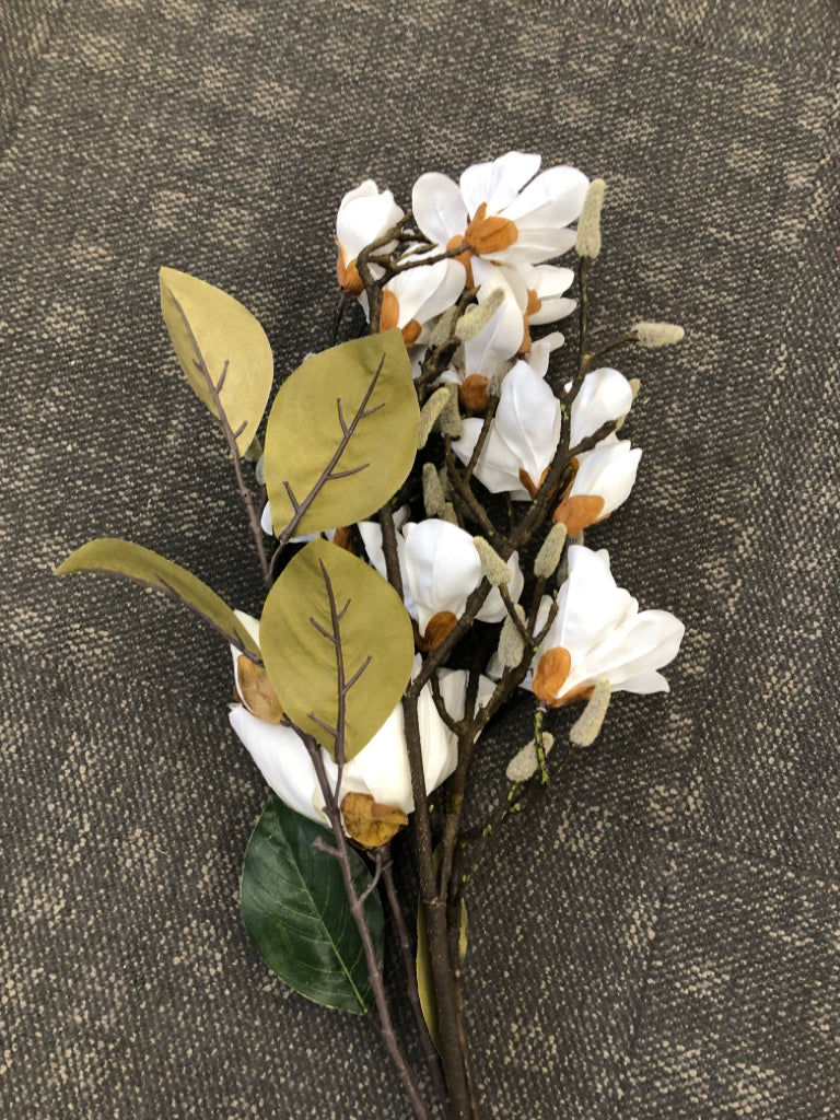 FAUX WHITE FLORAL VASE FILLER.