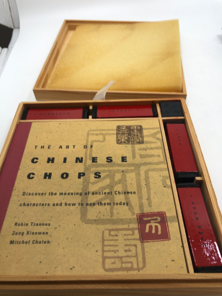 THE ART OF CHINESE CHOPS IN BOX.