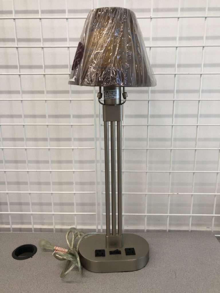 TRI-PILLAR METAL BASE LAMP W/NEWPORT SHADE.