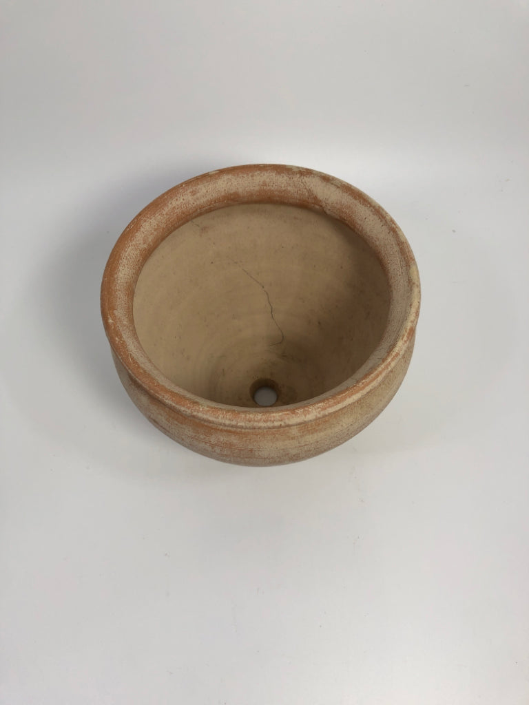 BEIGE DISTRESSED CERAMIC PLANTER.