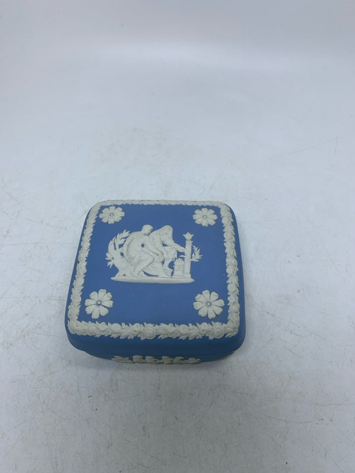 VTG SQUARE BLUE JASPERWARE COVERED TRINKET BOX.