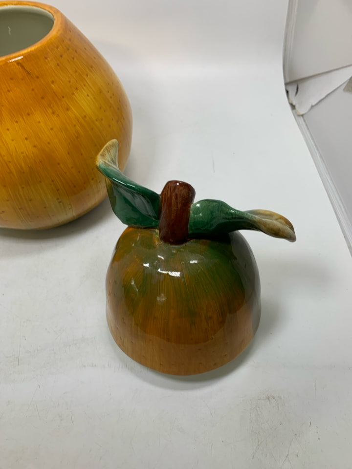 VTG SAKURA SONOMA PEAR CERAMIC PAINTED COOKIE JAR.