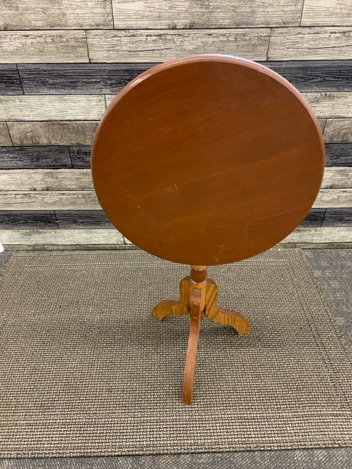 ROUND WOOD FLIP TOP SIDE TABLE W/SPINDLE BASE.
