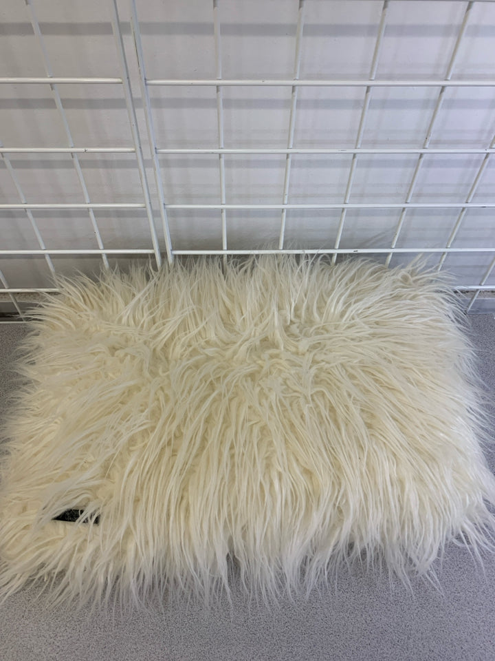 MAGASHONI CREAM FAUX FUR PILLOW.