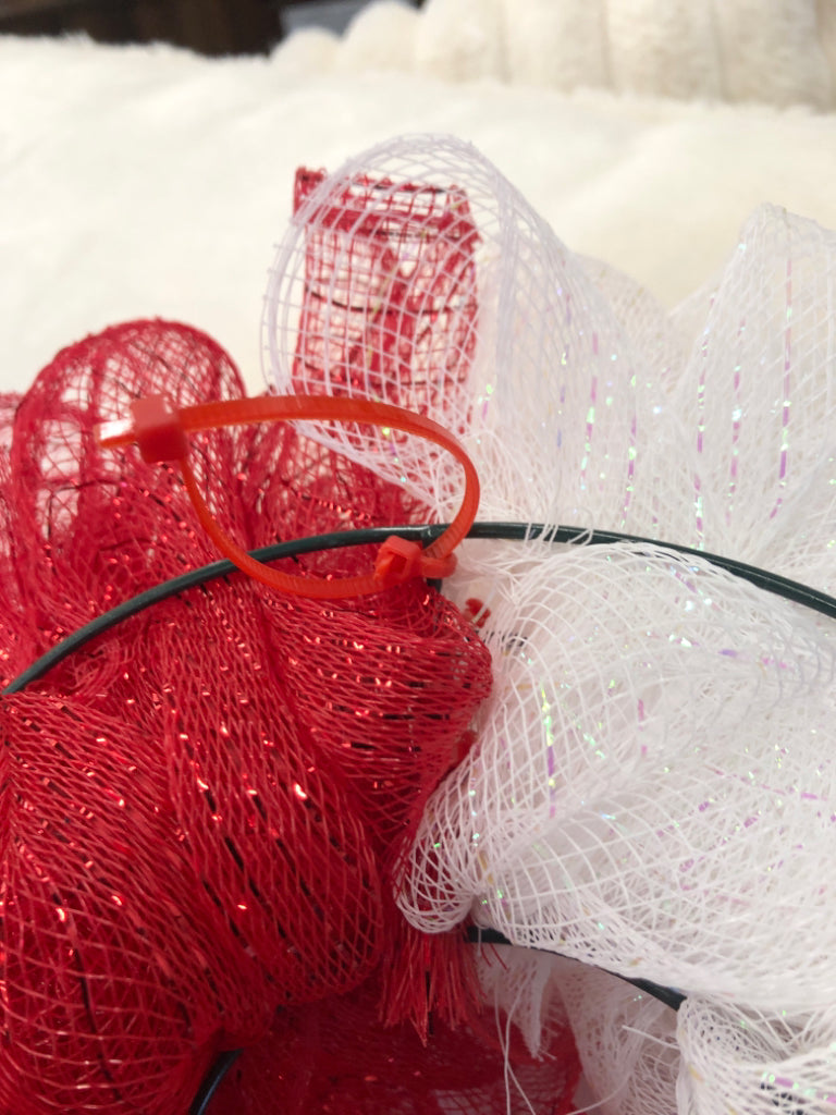 TULLE RIBBON DECORATED CANDY CANE