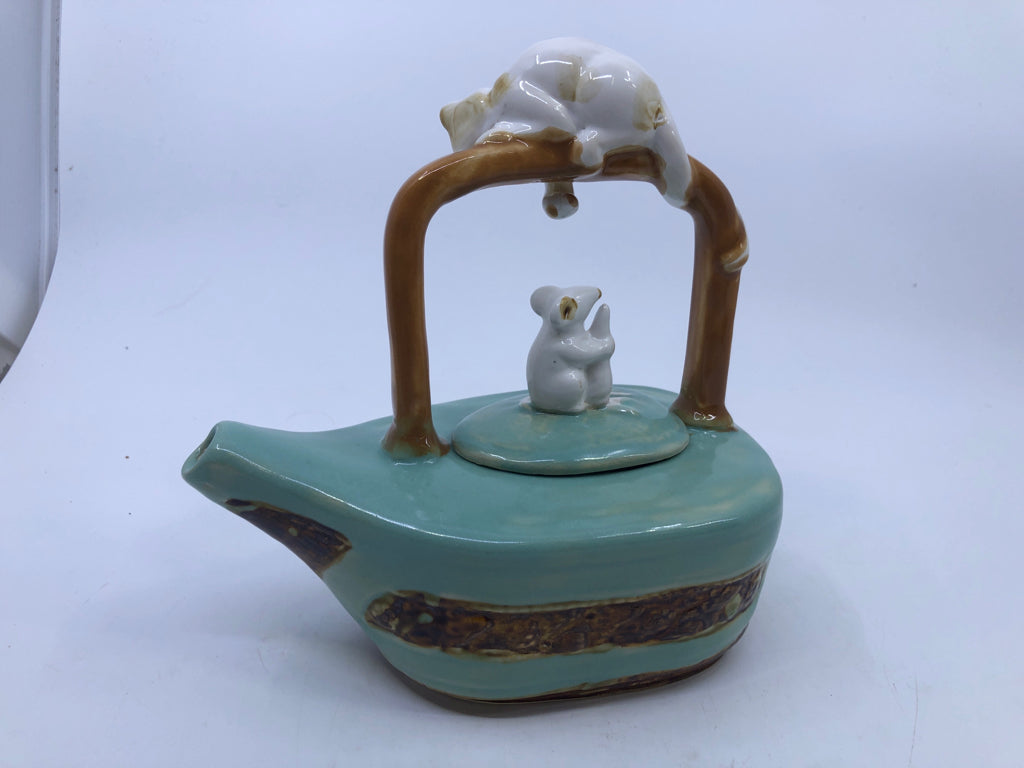 VTG TEAL POTTERY CAT AND MOUSE TEAPOT.