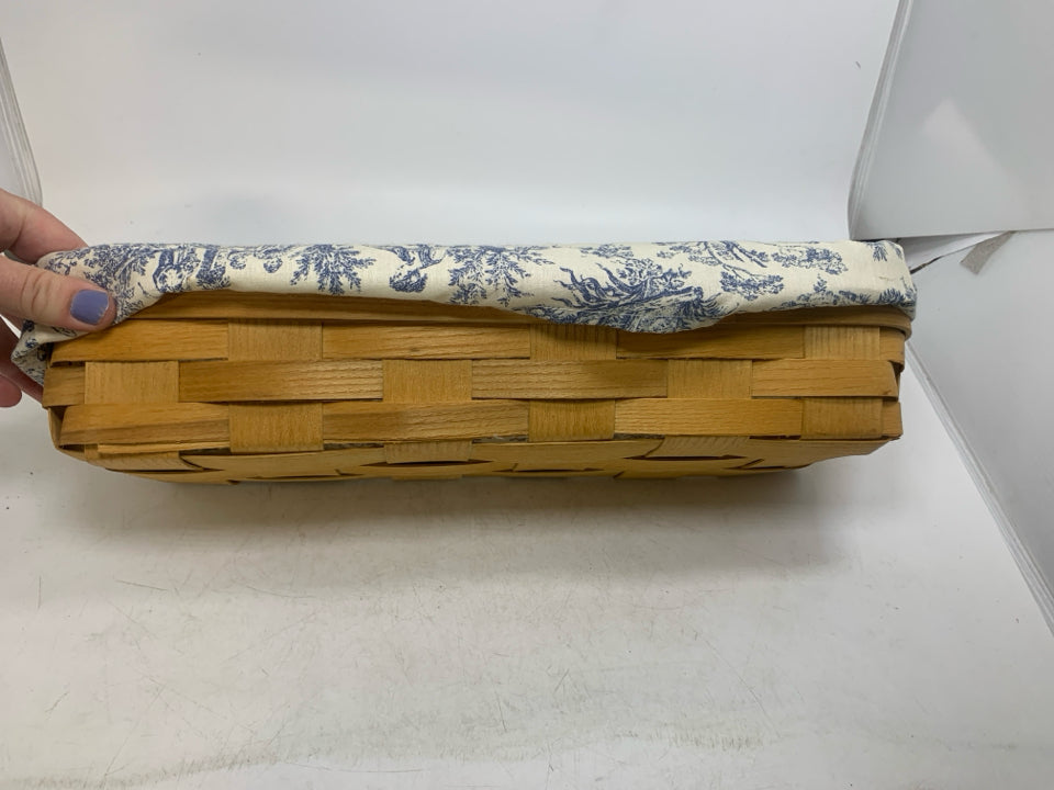 BREAD BASKET W/ PROTECTOR AND BLUE/WHITE VICTORIAN PEOPLE LINER