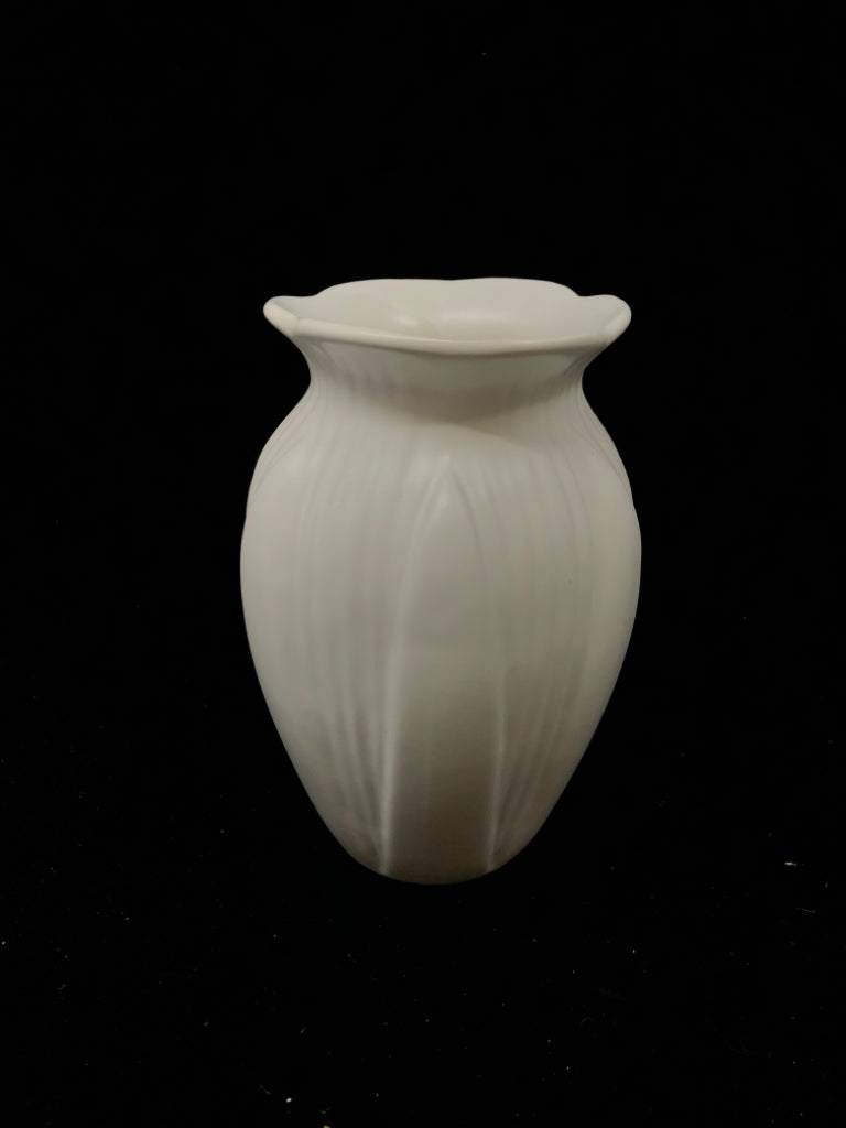 WHITE CERAMIC FLOWER VASE.