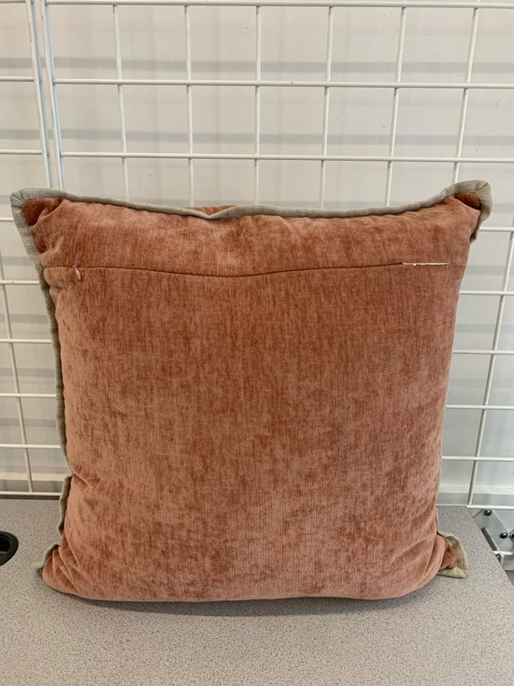 PINK VELVET ACCENT PILLOW W/GRAY TRIM.