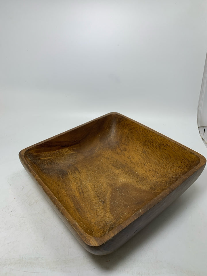 LARGE WOOD SQUARE BOWL.