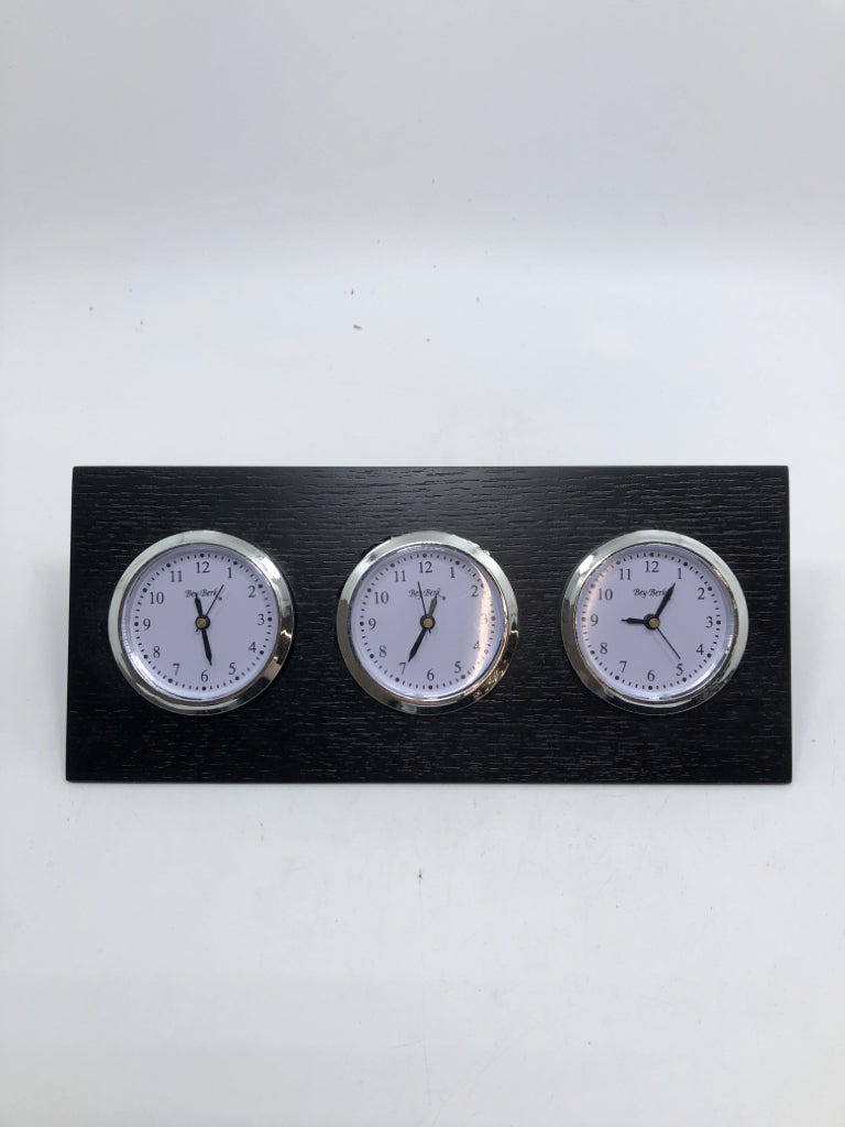 BEY-BERK TRIPLE TIME ZONE TABLETOP CLOCK.