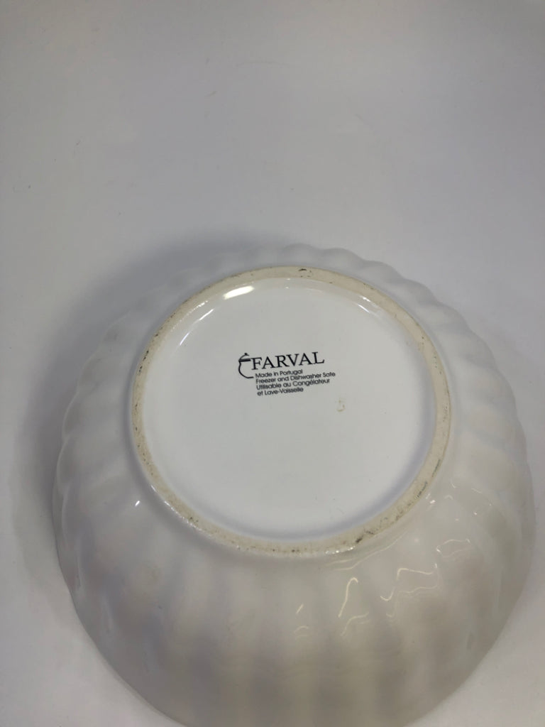 WHITE SCALLOP SERVING BOWL.