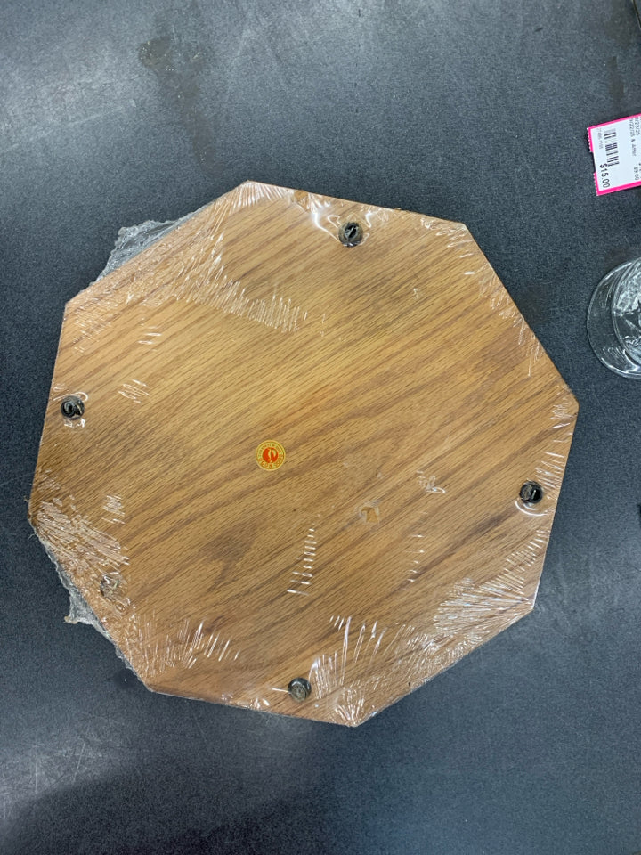 NIP VTG WOOD HEXAGON CHEESE BOARD W/ CUTTER.