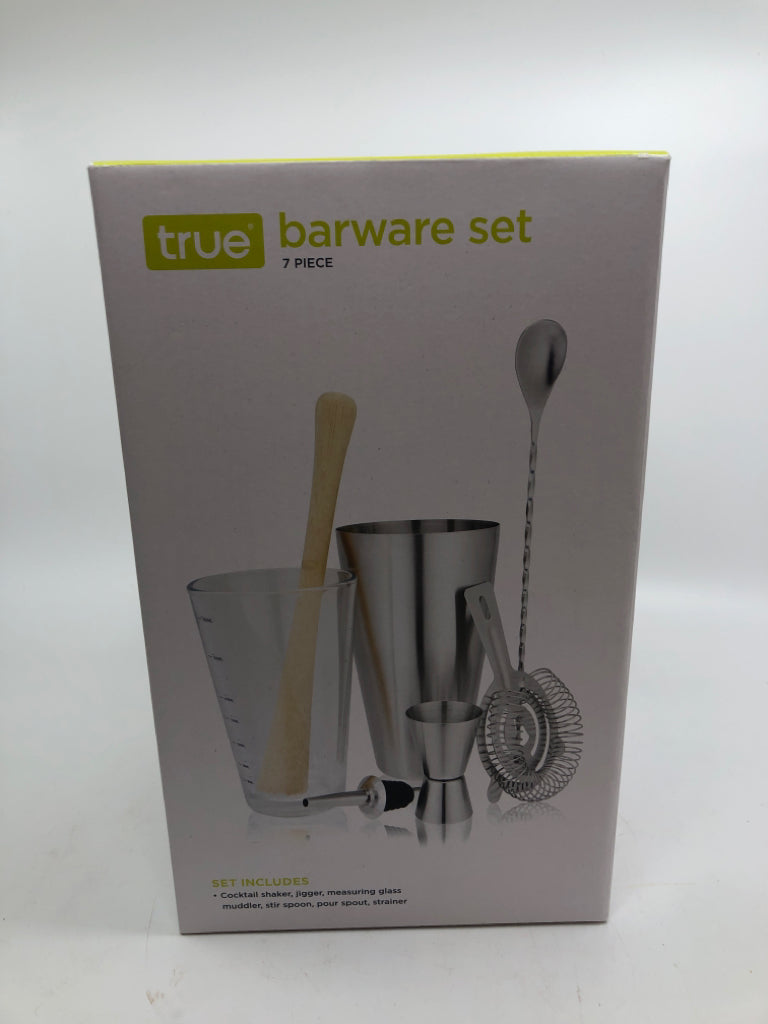 NIB 7 PIECE BAR WARE SET.