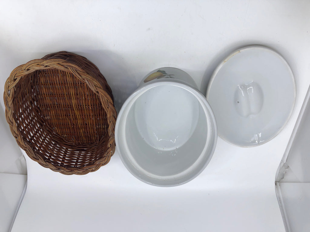 OVAL FRUIT PRINTED CASSEROLE DISH + BASKET INSERT.