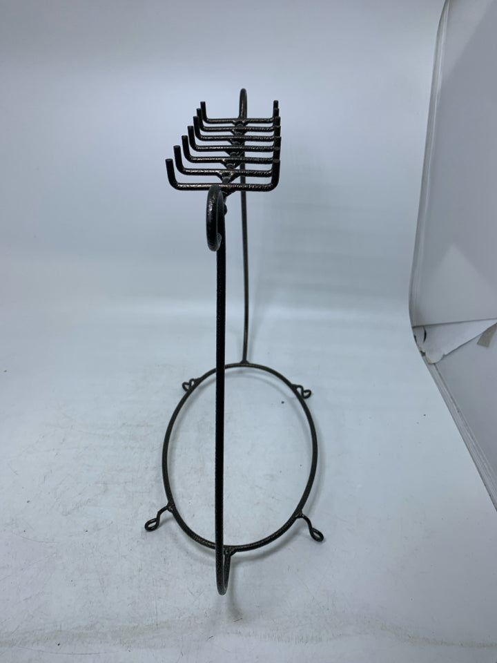 BROWN METAL NECKLACE HOLDER.