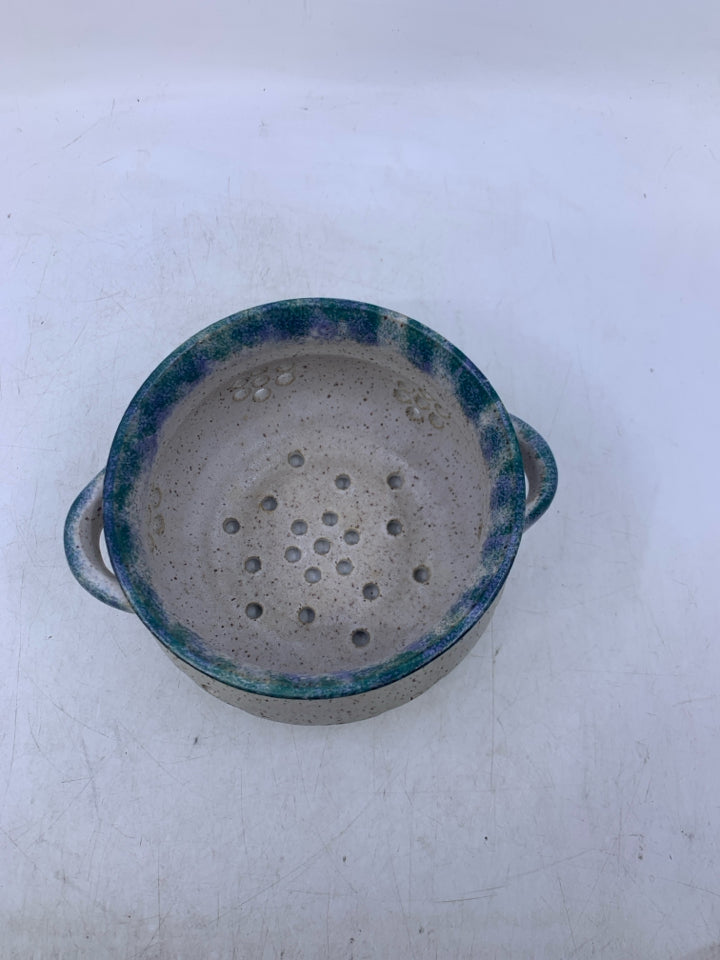 WHITE SPECKLED STRAINER W/ GREEN/BLUE RIM.