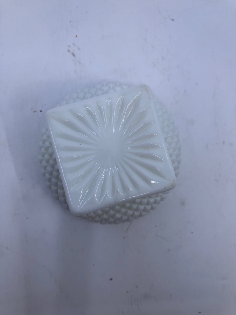VTG FOOTED MILKGLASS SHALLOW CATCH ALL DISH DIAMOND PATTERN.