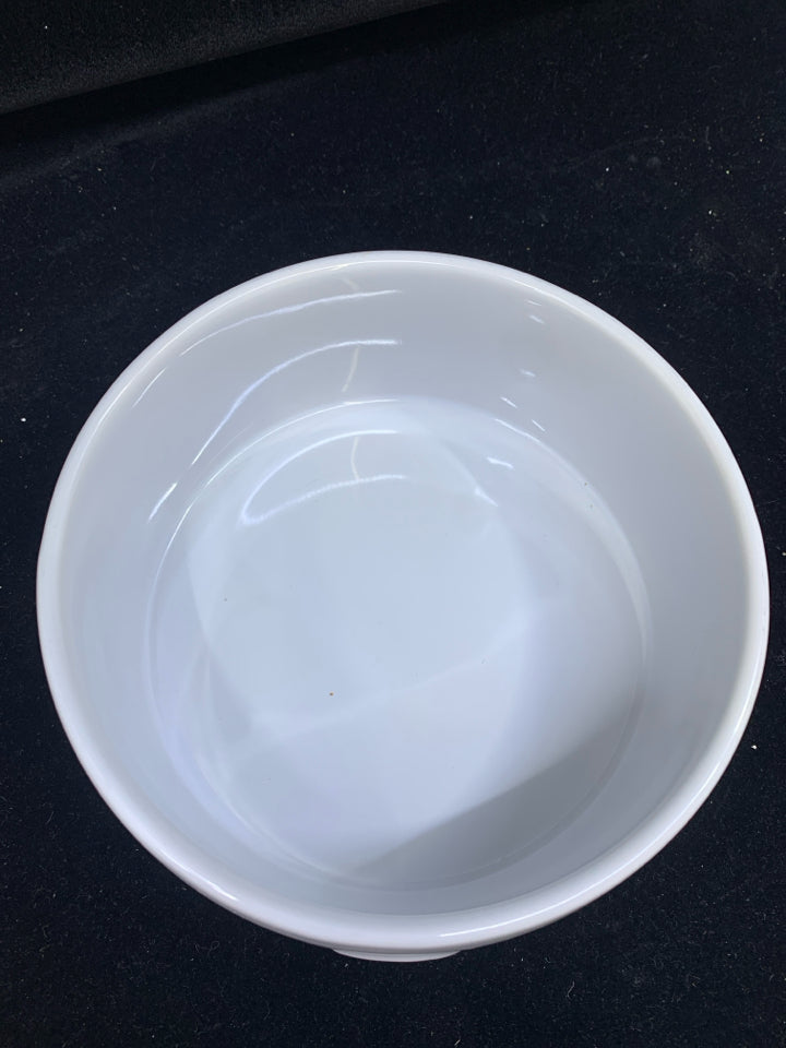WHITE PAMPERED CHEF BOWL.
