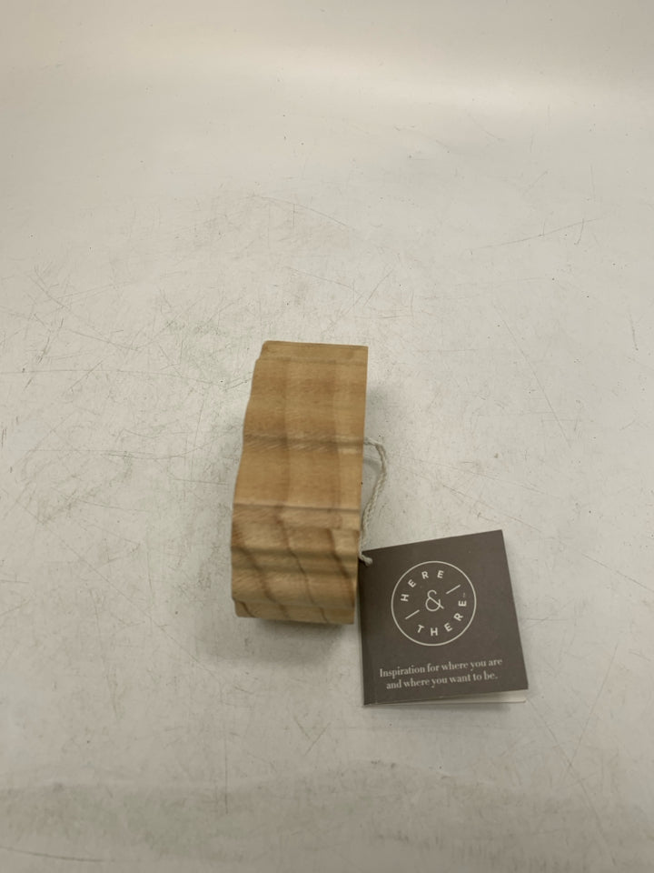 NWT WOOD HOPE SMALL BLOCK SIGN.